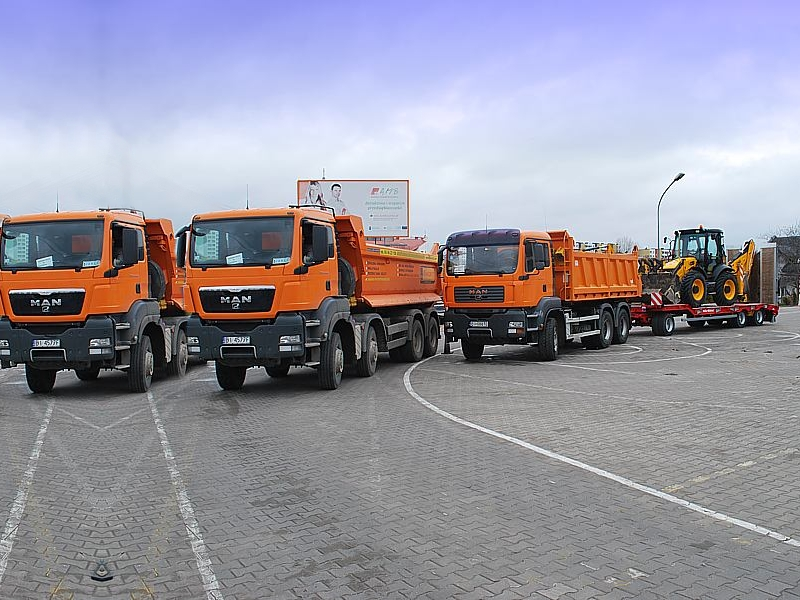Ciężarówki transportowe z wywrotką